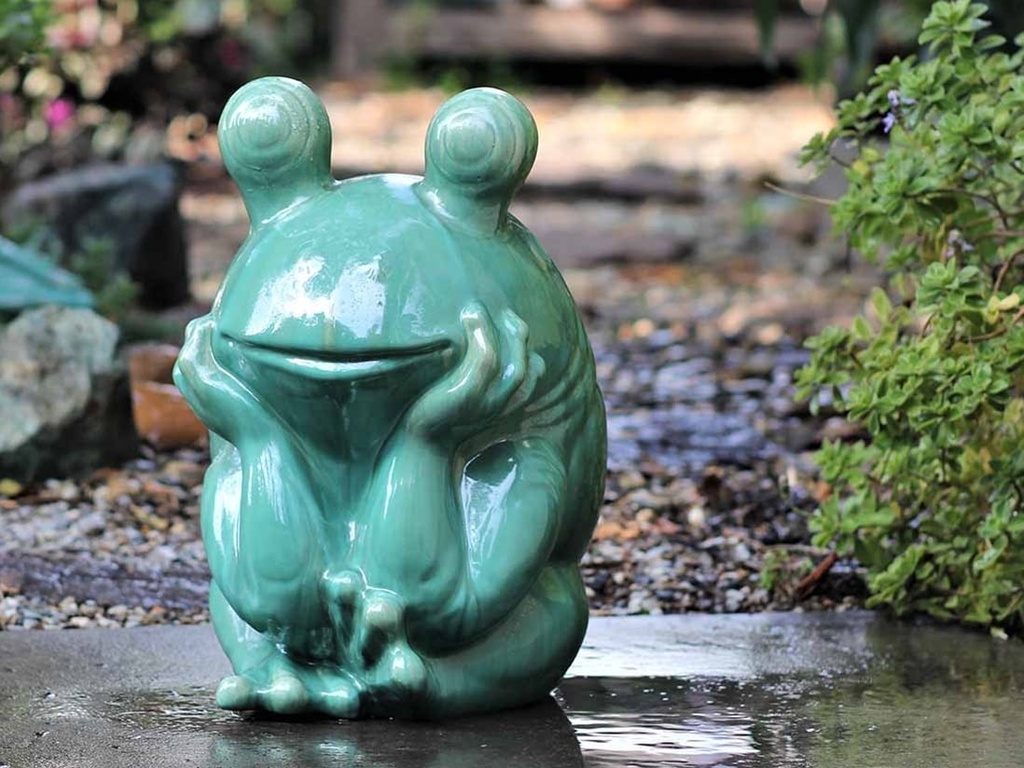 THINKING FROG, GREEN STREAM 8.5" X 8.0" X 14.0"