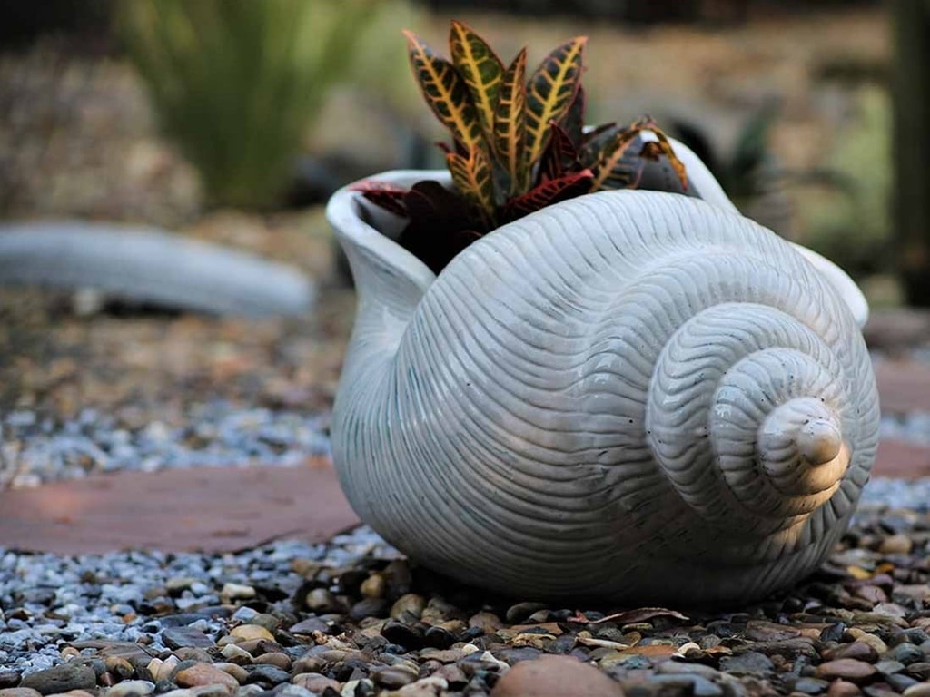 SHELL PLANTER, WHITE NO SPECKLE 23.0" X 17.0" X 13.0"