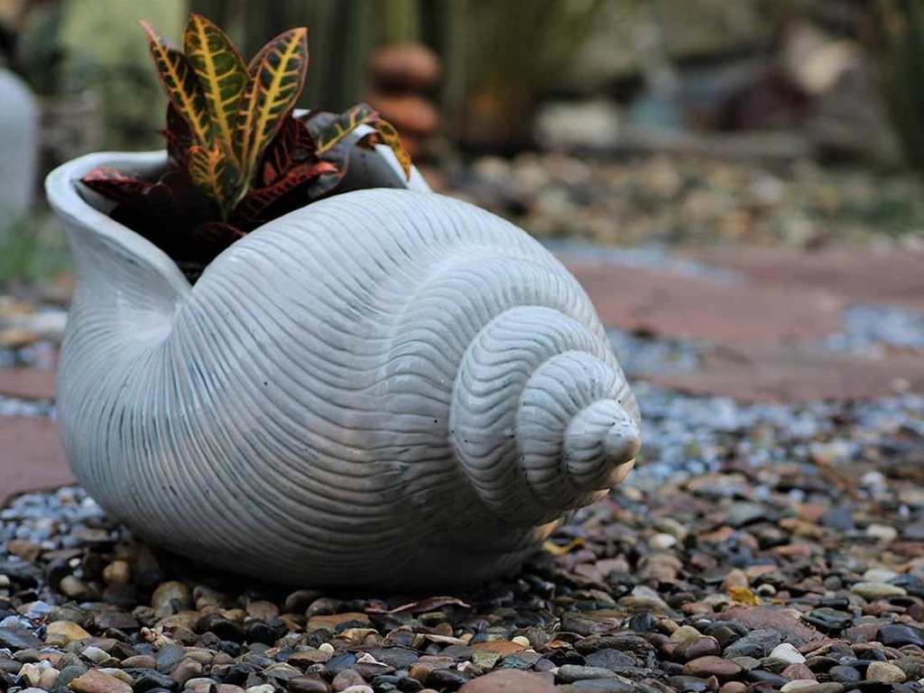 SHELL PLANTER, WHITE NO SPECKLE 23.0" X 17.0" X 13.0"