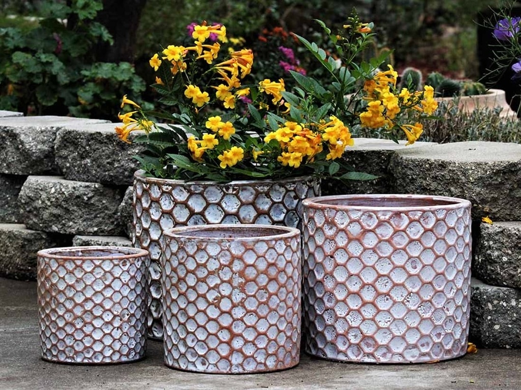 [PV-CGT2628CTW-S4] CYLINDER HEXAGON PLANTER, COTTEGE WHITE, SET OF 4- 12.5" X 10.5", 10.5" X 9.5", 9.5" X 8.0", 7.0" X 6.5"